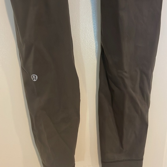 Green Lululemon leggings - Picture 3 of 3